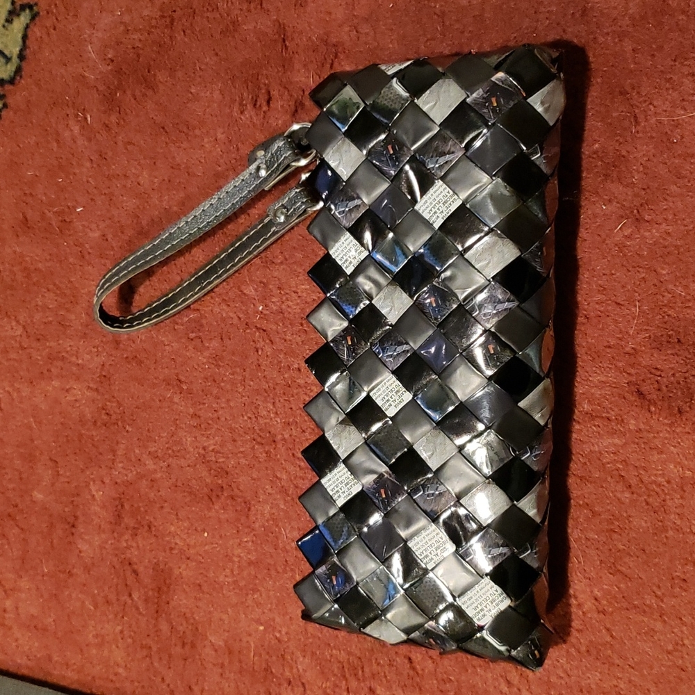Wristlet purse, black & silver